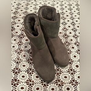 UGG Cory II Women Ankle Boots Gray Suede Boots Size 9